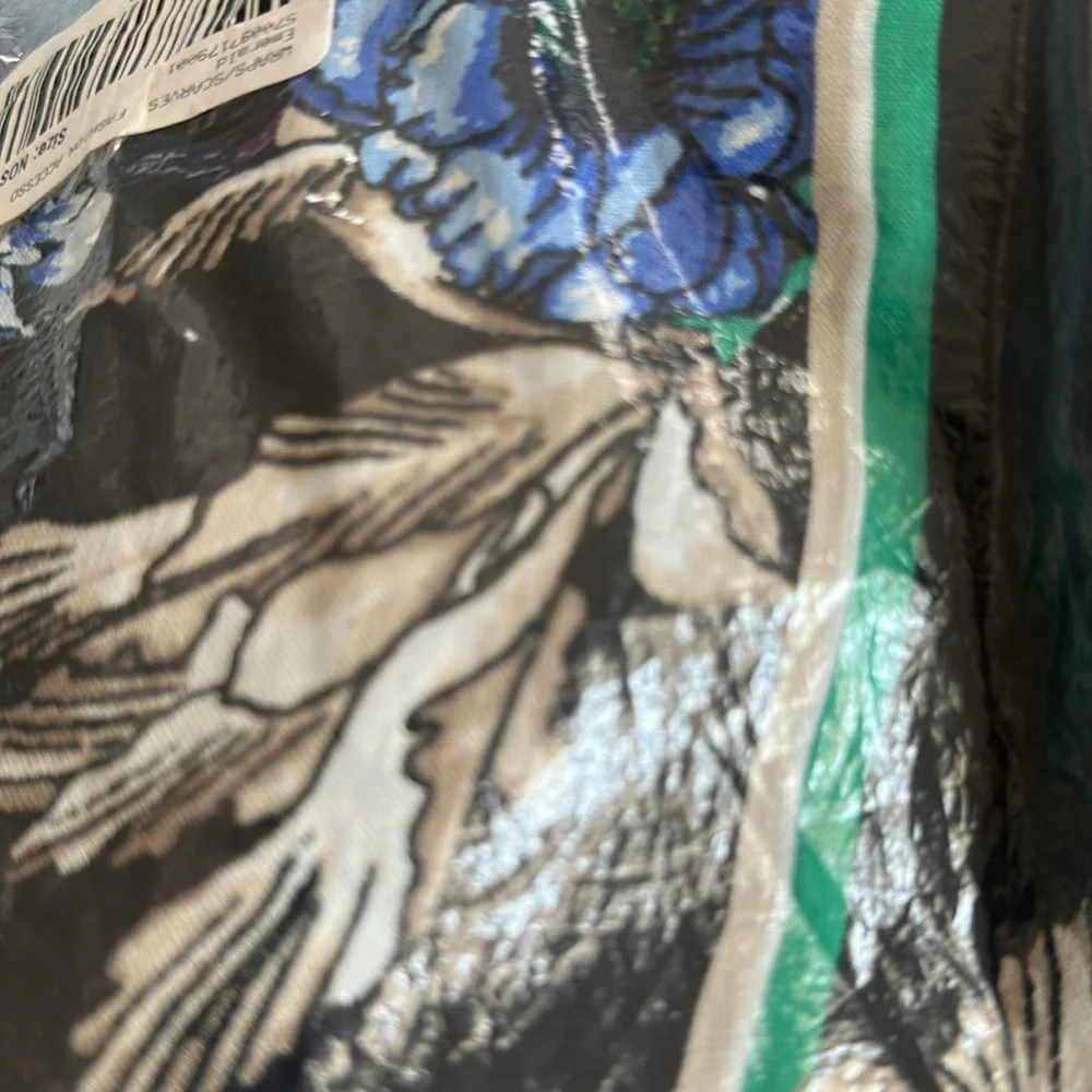 NWT WHBM Floral Scarf Size 21*34